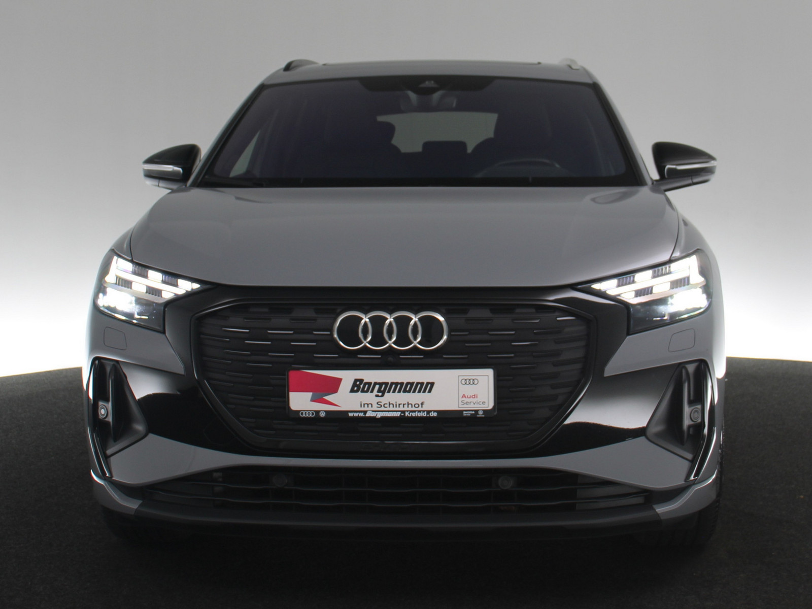 AUDI Q4 e-tron 45 quattro AUDI Q4 e-tron 45 quattro