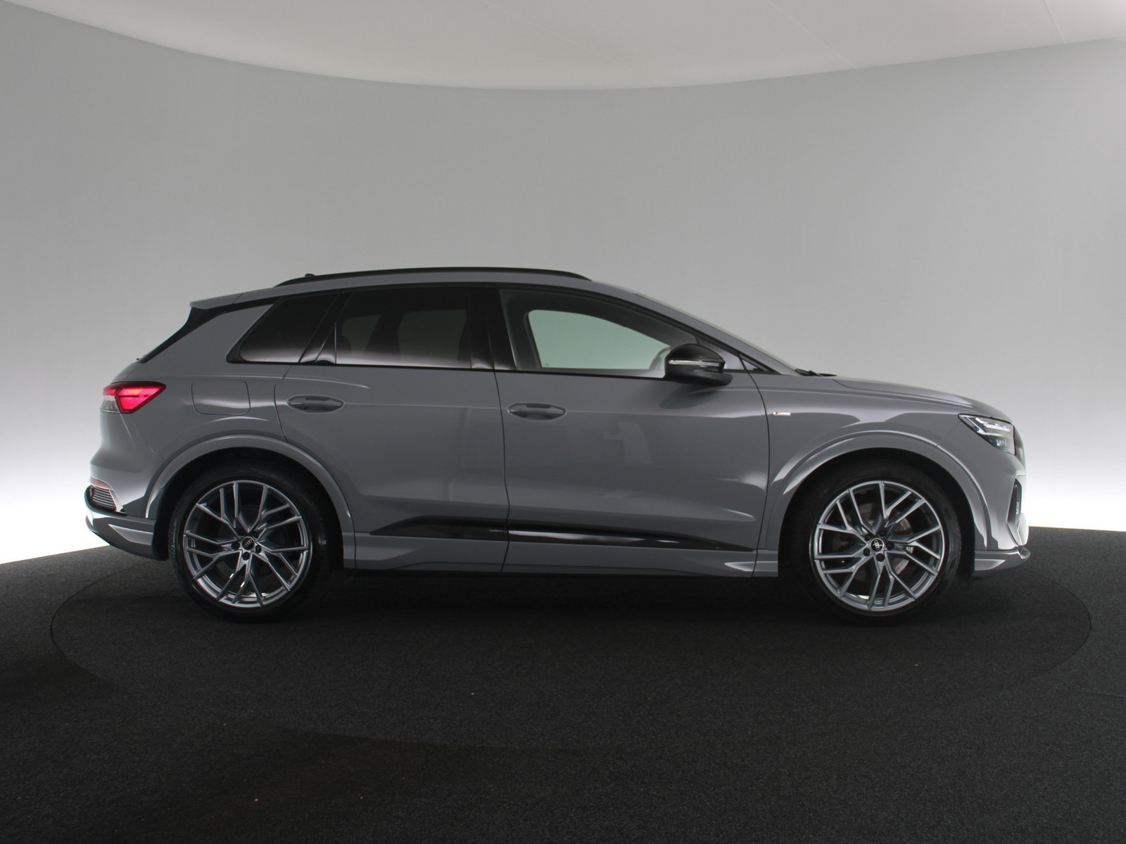 AUDI Q4 e-tron 45 quattro AUDI Q4 e-tron 45 quattro