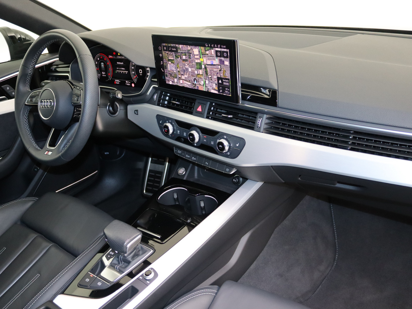 AUDI A4 Avant 35 TFSI S line AUDI A4 Avant 35 TFSI S line