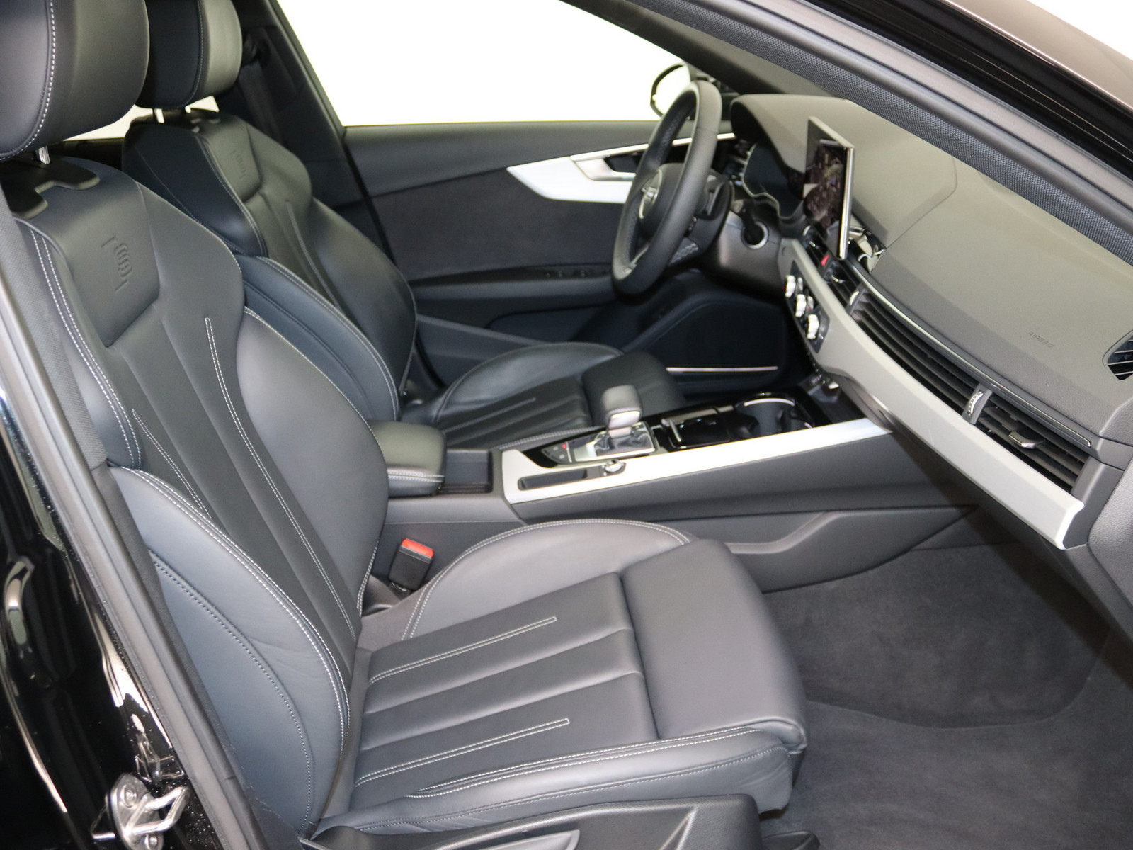 AUDI A4 Avant 35 TFSI S line AUDI A4 Avant 35 TFSI S line