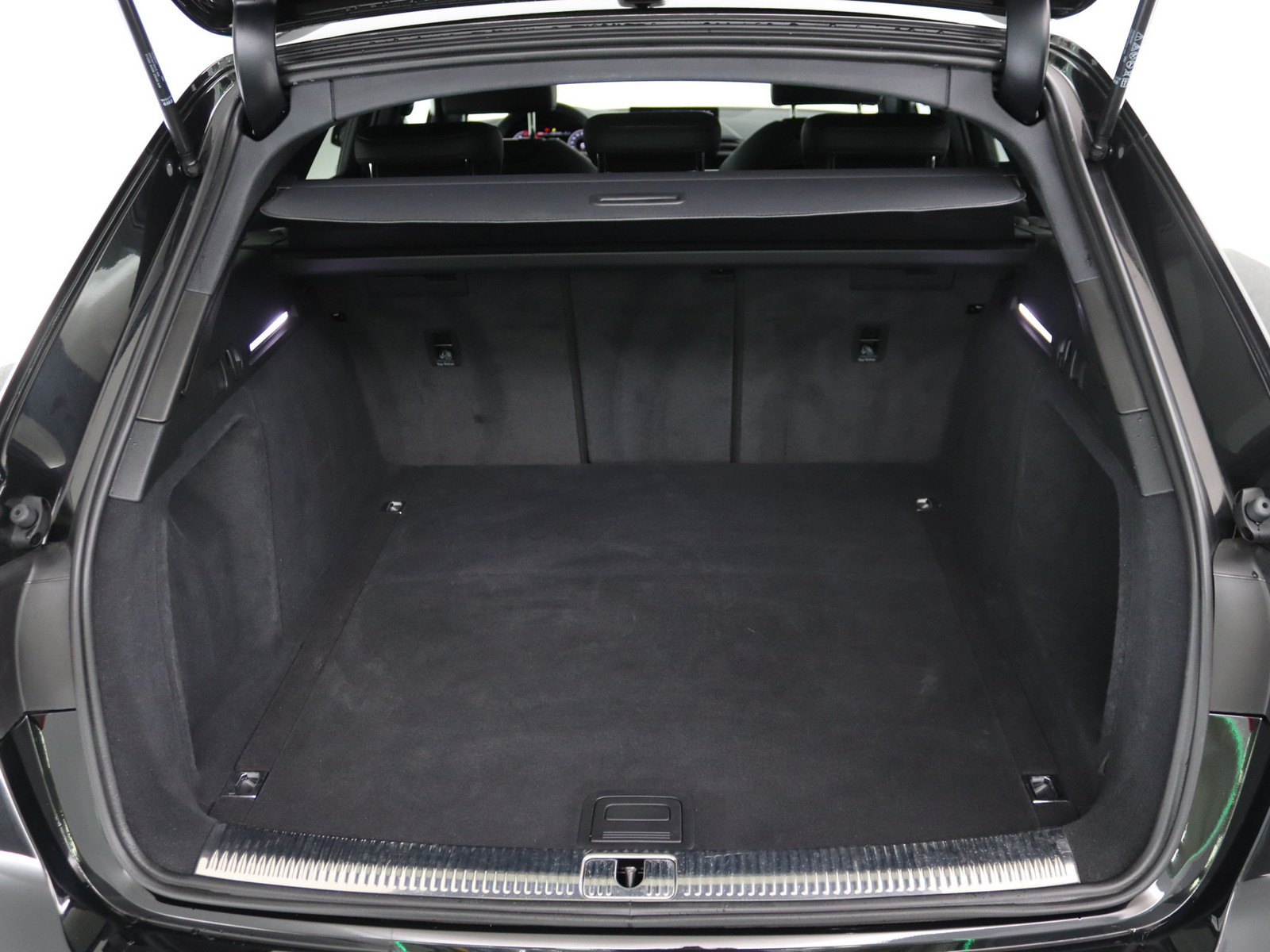 AUDI A4 Avant 35 TFSI S line AUDI A4 Avant 35 TFSI S line