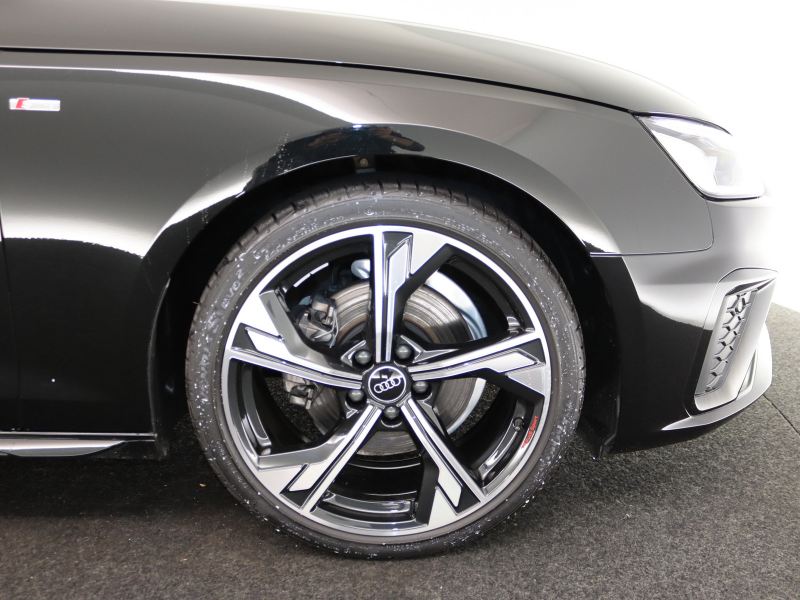 AUDI A4 Avant 35 TFSI S line AUDI A4 Avant 35 TFSI S line