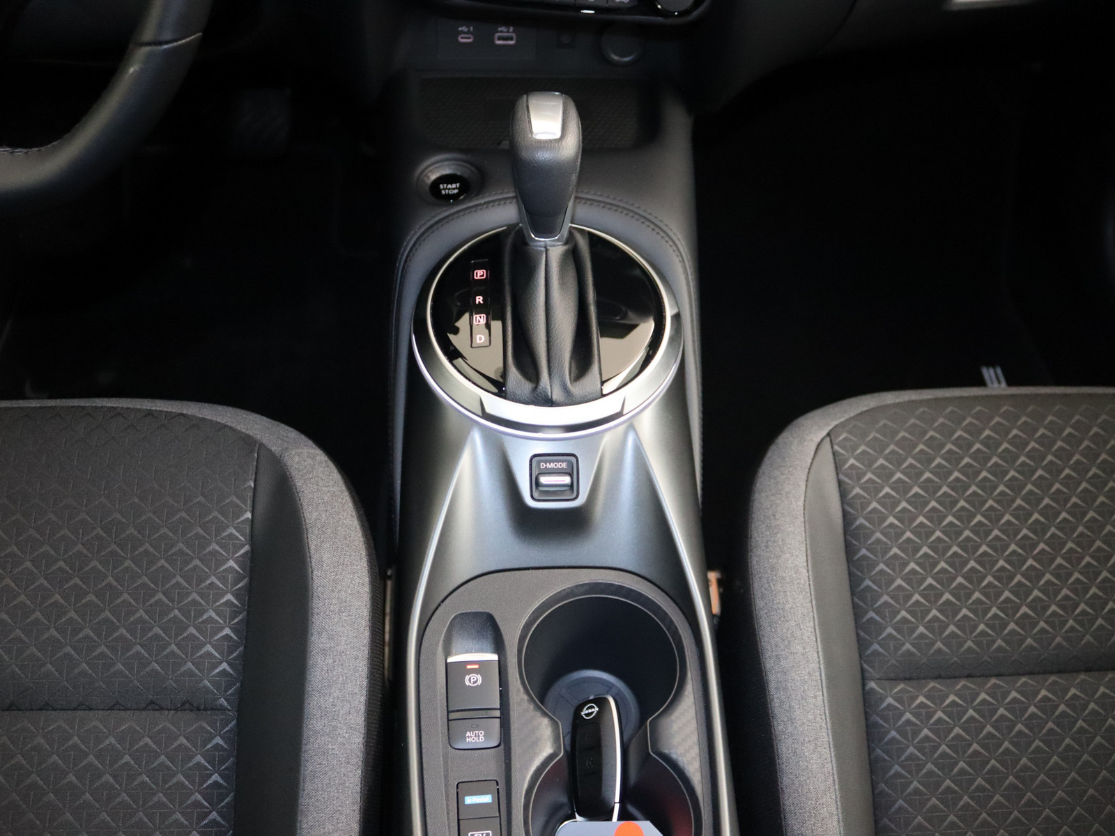 NISSAN Juke 1.6 Hybrid N-Connecta NISSAN Juke 1.6 Hybrid N-Connecta