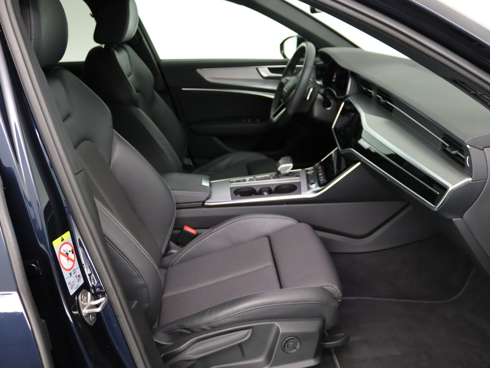 AUDI A6 Avant 45 TFSI quattro S-line AUDI A6 Avant 45 TFSI quattro S-line