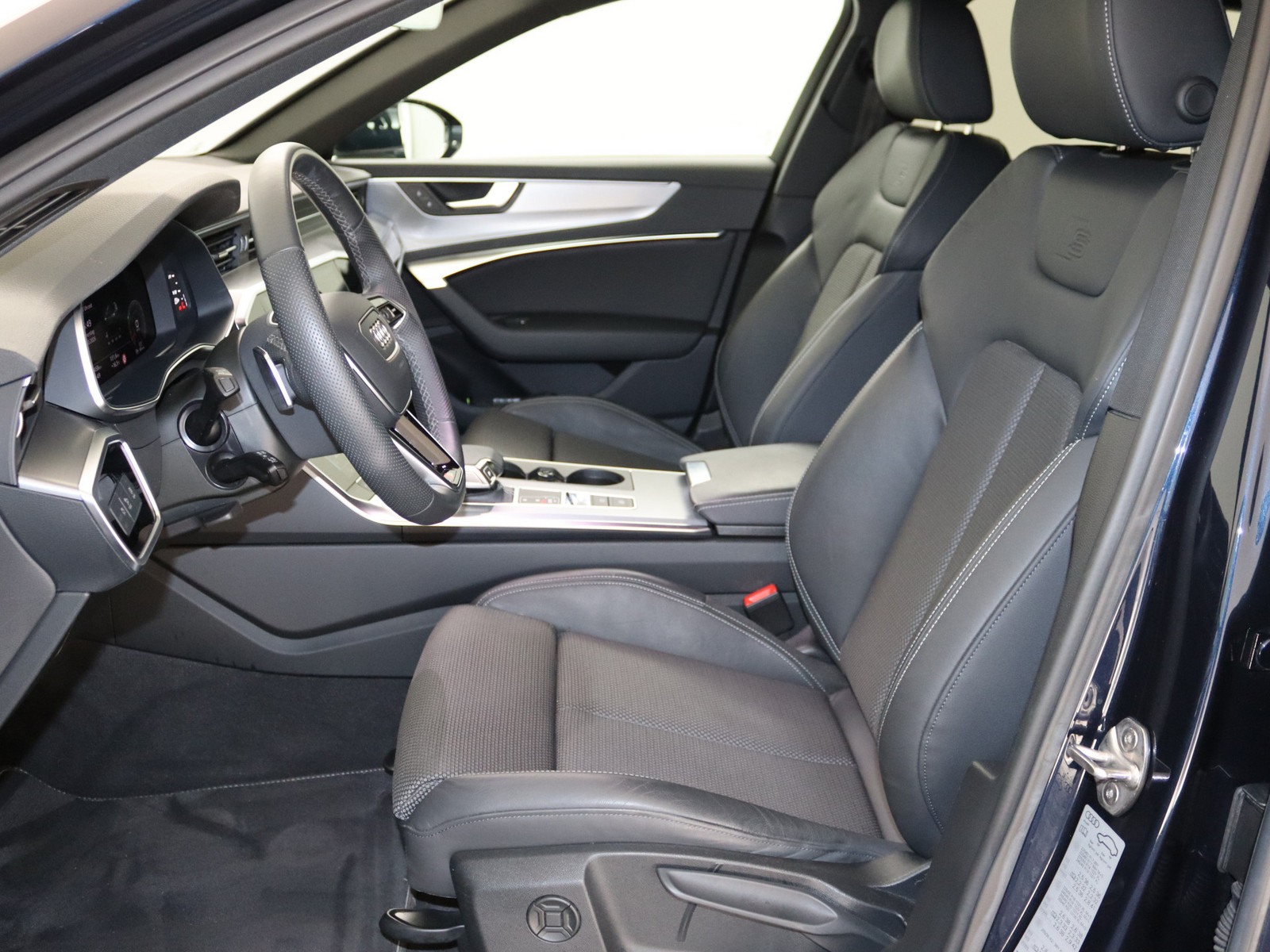 AUDI A6 Avant 45 TFSI quattro S-line AUDI A6 Avant 45 TFSI quattro S-line