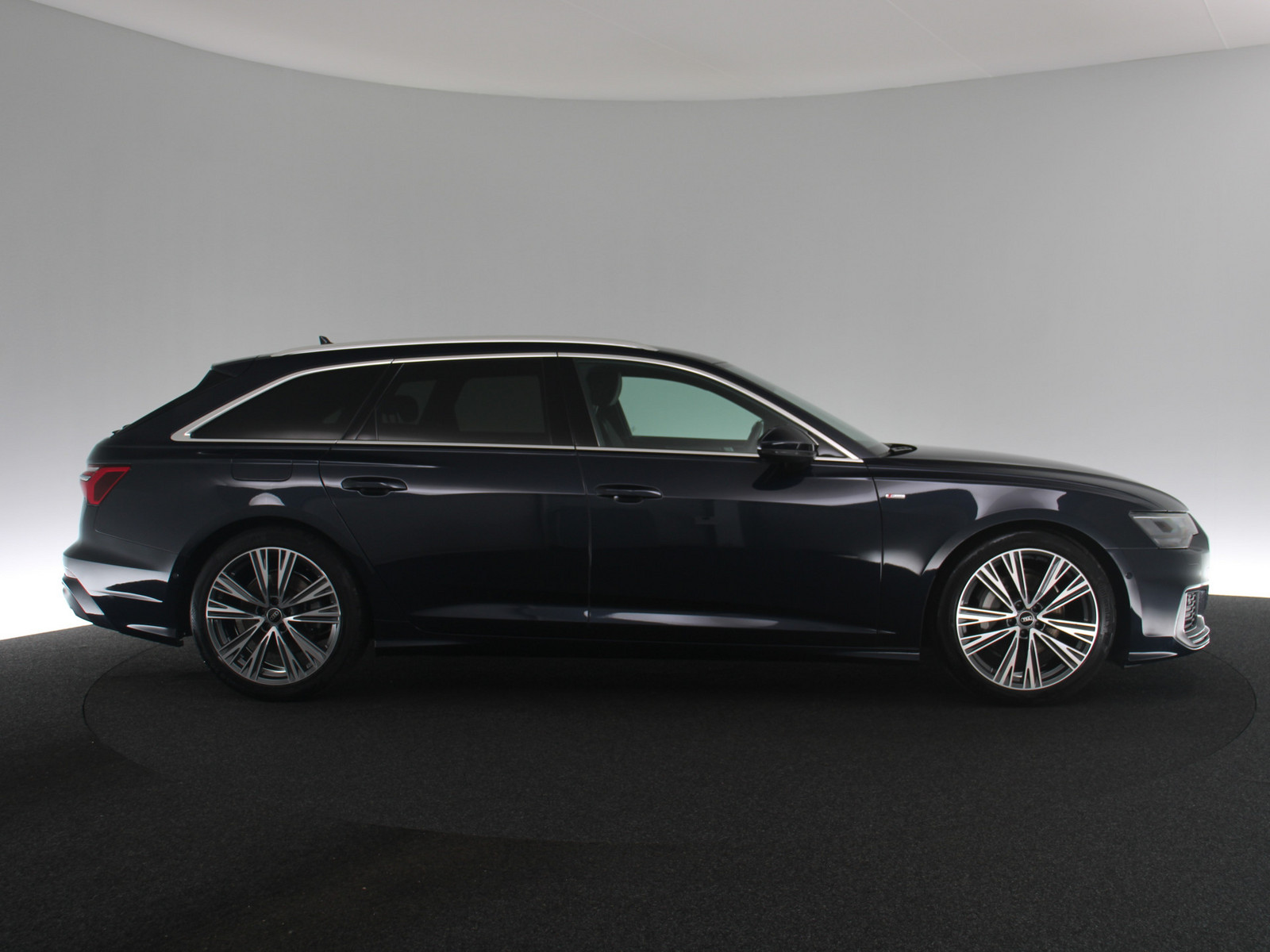 AUDI A6 Avant 45 TFSI quattro S-line AUDI A6 Avant 45 TFSI quattro S-line