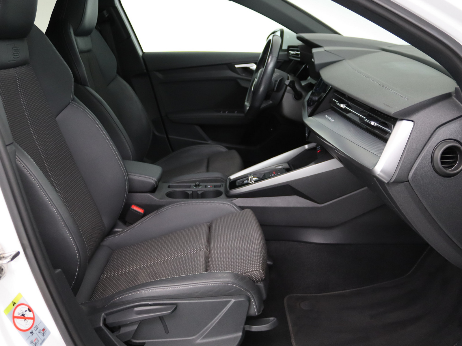 AUDI A3 Sportback 40 TFSI quattro S line AUDI A3 Sportback 40 TFSI quattro S line