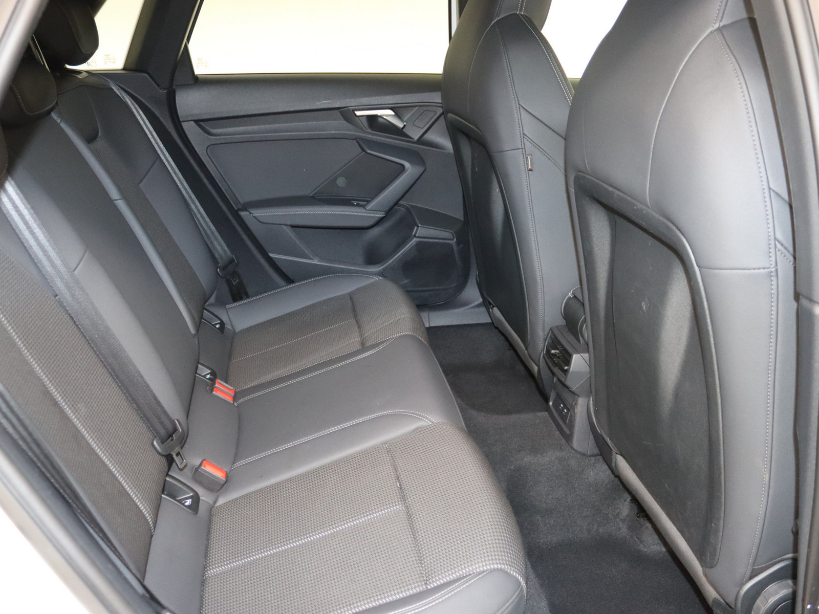 AUDI A3 Sportback 40 TFSI quattro S line AUDI A3 Sportback 40 TFSI quattro S line