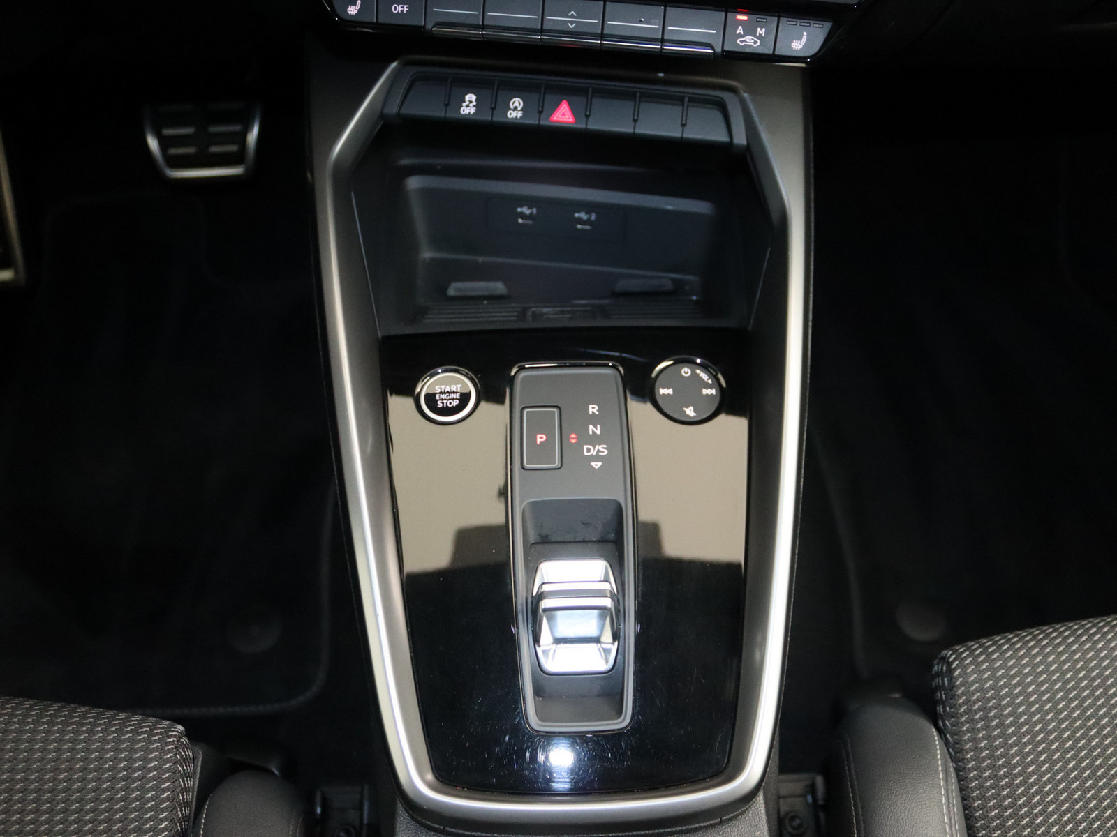 AUDI A3 Sportback 40 TFSI quattro S line AUDI A3 Sportback 40 TFSI quattro S line