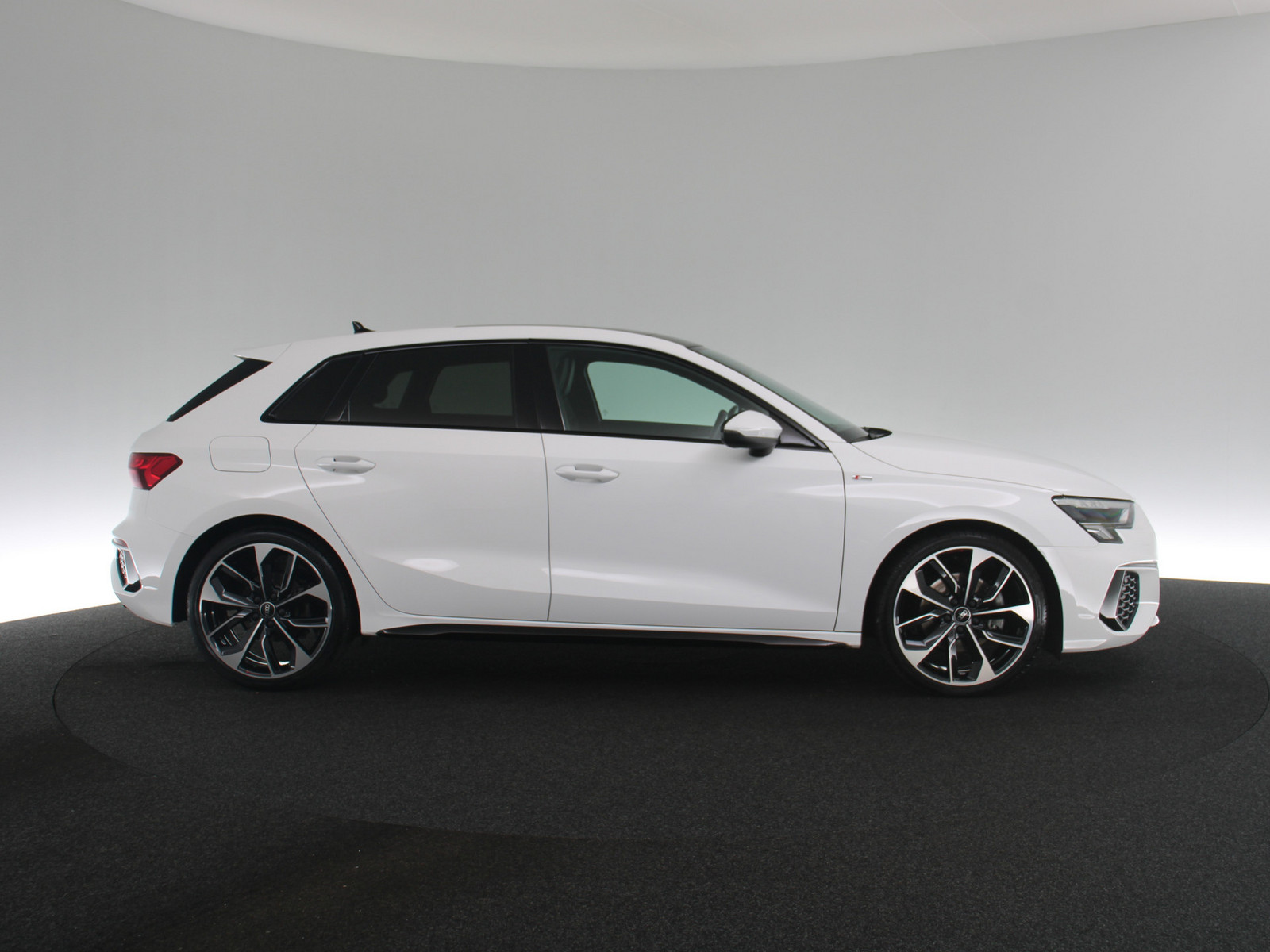 AUDI A3 Sportback 40 TFSI quattro S line AUDI A3 Sportback 40 TFSI quattro S line