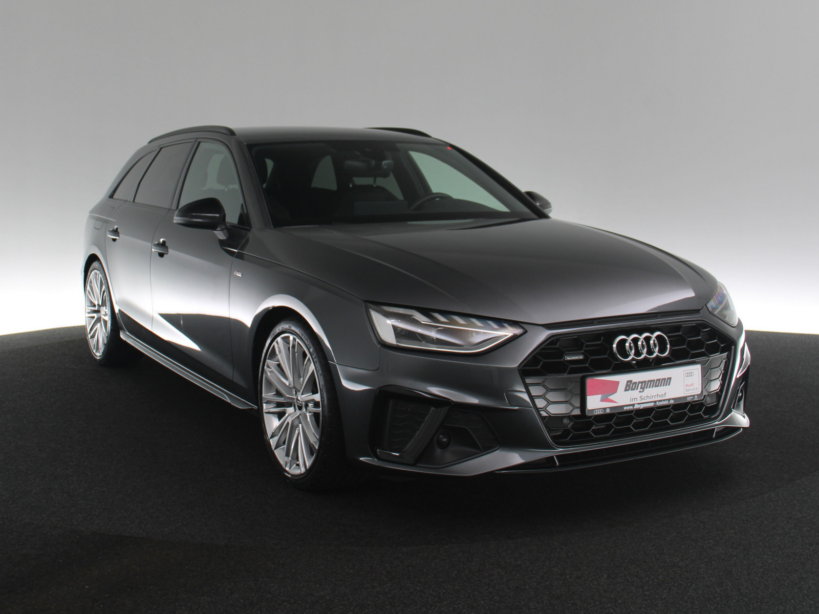 AUDI A4 Avant 40 TDI quattro S line AUDI A4 Avant 40 TDI quattro S line