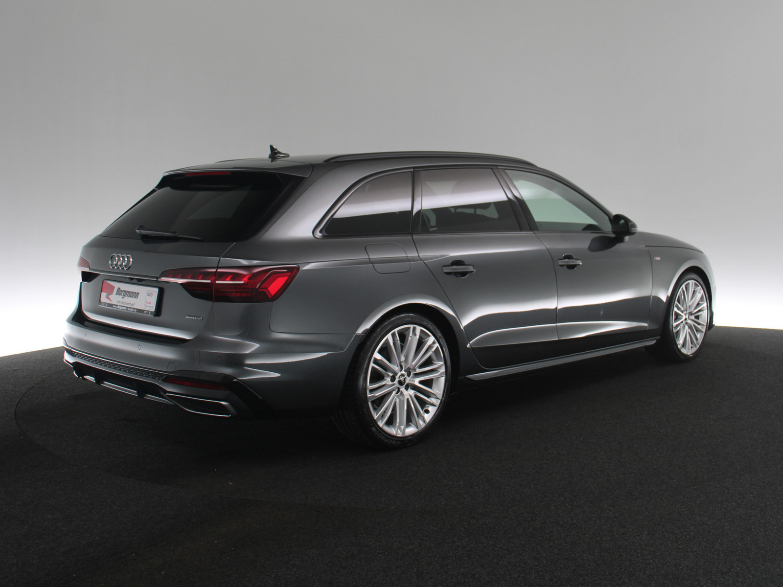 AUDI A4 Avant 40 TDI quattro S line AUDI A4 Avant 40 TDI quattro S line