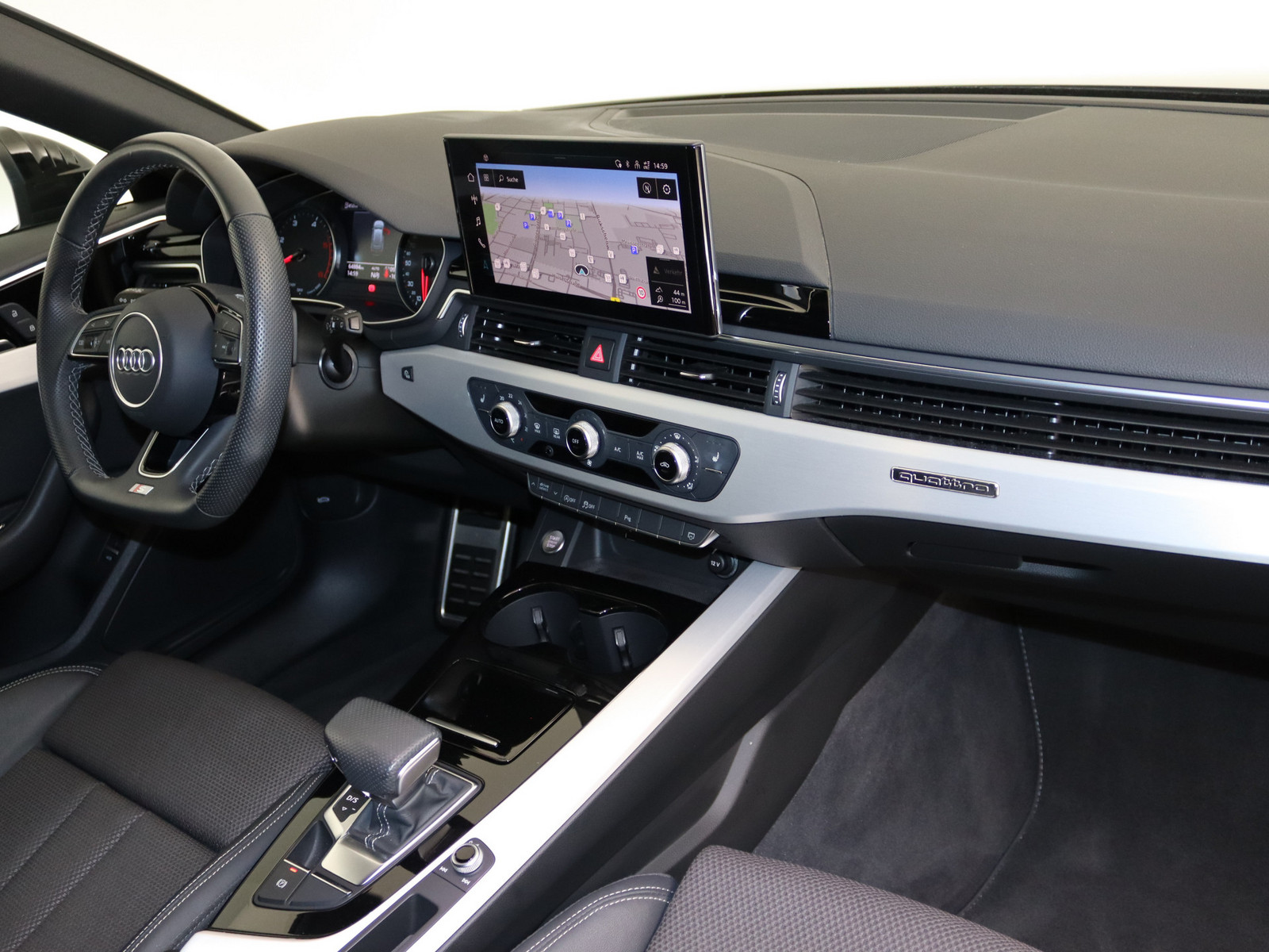 AUDI A4 Avant 40 TDI quattro S line AUDI A4 Avant 40 TDI quattro S line