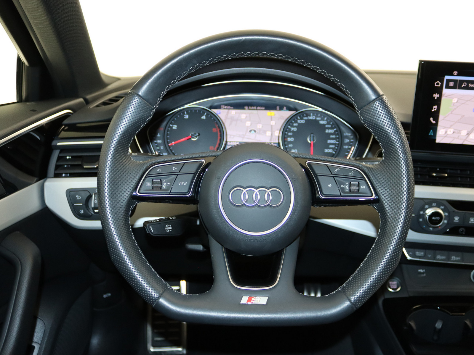AUDI A4 Avant 40 TDI quattro S line AUDI A4 Avant 40 TDI quattro S line