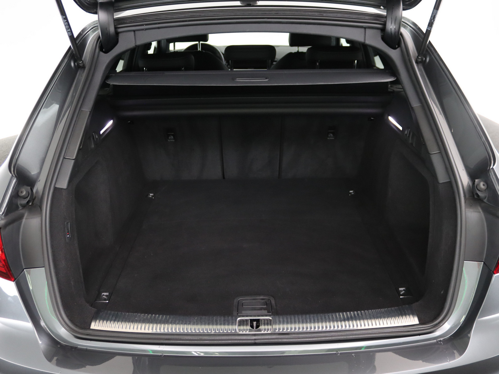 AUDI A4 Avant 40 TDI quattro S line AUDI A4 Avant 40 TDI quattro S line