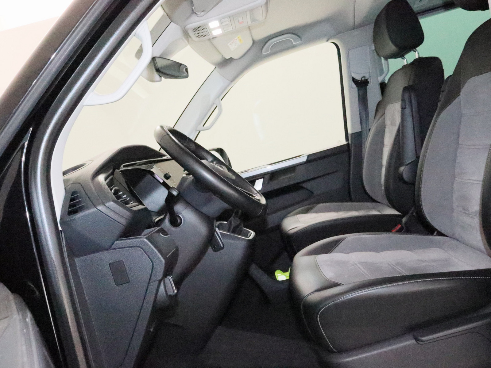 VW T6.1 Multivan 2.0 TDI Generation Six VW T6.1 Multivan 2.0 TDI Generation Six