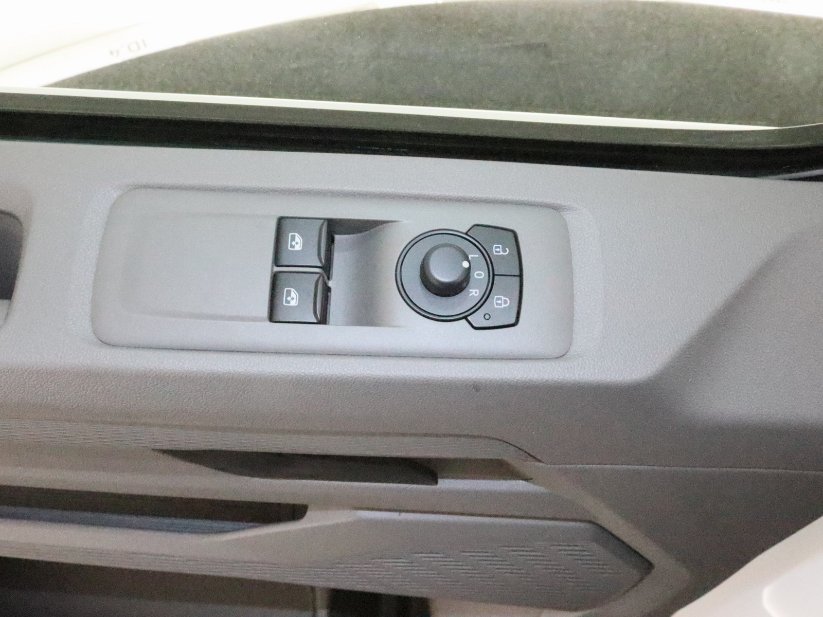 VW T7 Kasten 2.0 TDI KR L1H1 AHK LED KAMERA PDC VW T7 Kasten 2.0 TDI KR L1H1 AHK LED KAMERA PDC