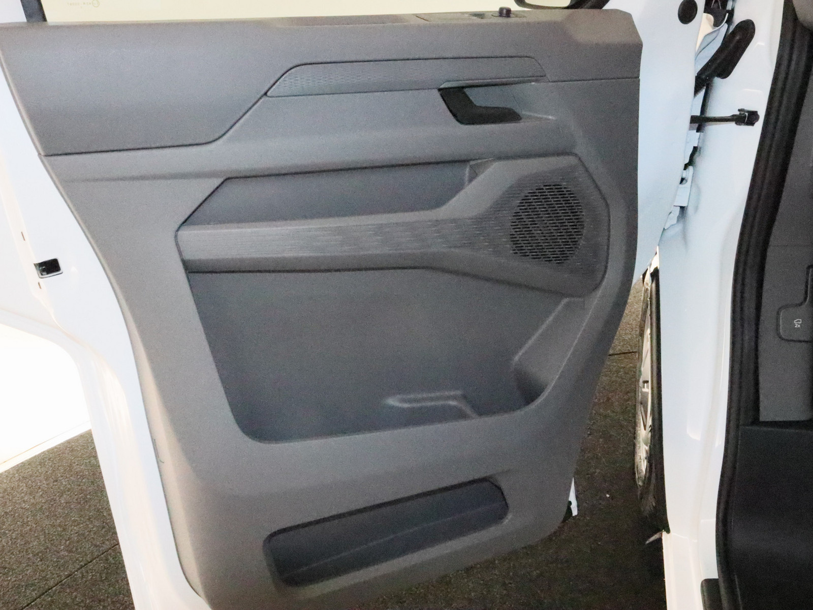 VW T7 Kasten 2.0 TDI KR L1H1 AHK LED KAMERA PDC VW T7 Kasten 2.0 TDI KR L1H1 AHK LED KAMERA PDC