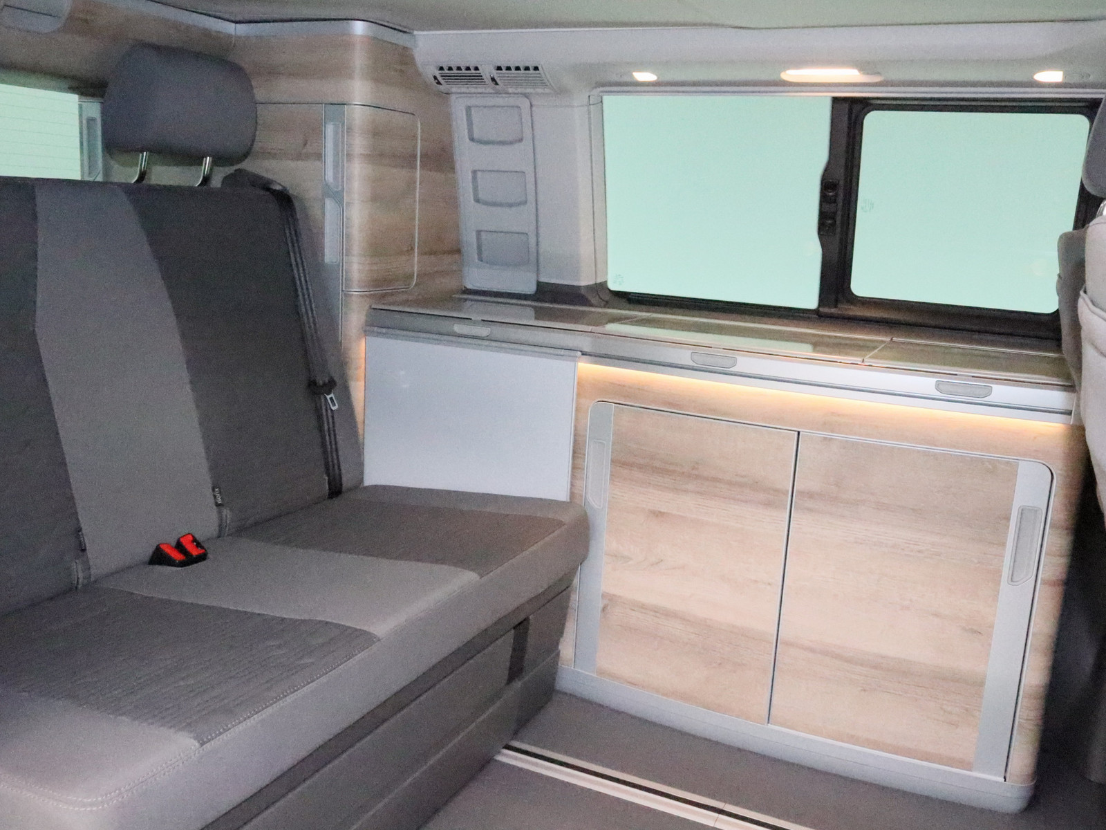 VW T6.1 California 2.0 TDI Coast Edition 4M VW T6.1 California 2.0 TDI Coast Edition 4M