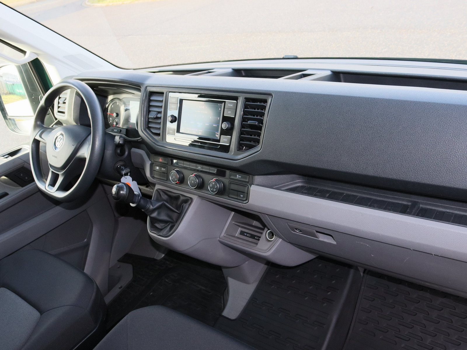 VW Crafter 30 2.0 TDI L2H2 FWD VW Crafter 30 2.0 TDI L2H2 FWD