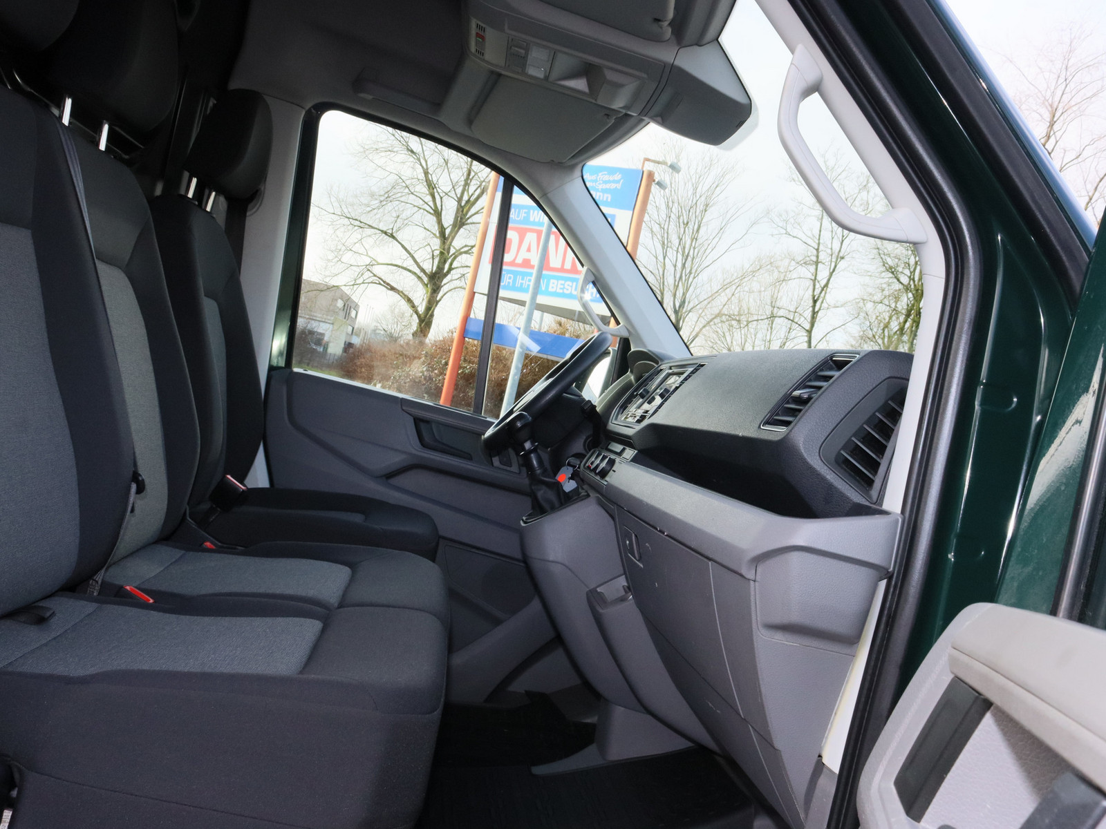 VW Crafter 30 2.0 TDI L2H2 FWD VW Crafter 30 2.0 TDI L2H2 FWD