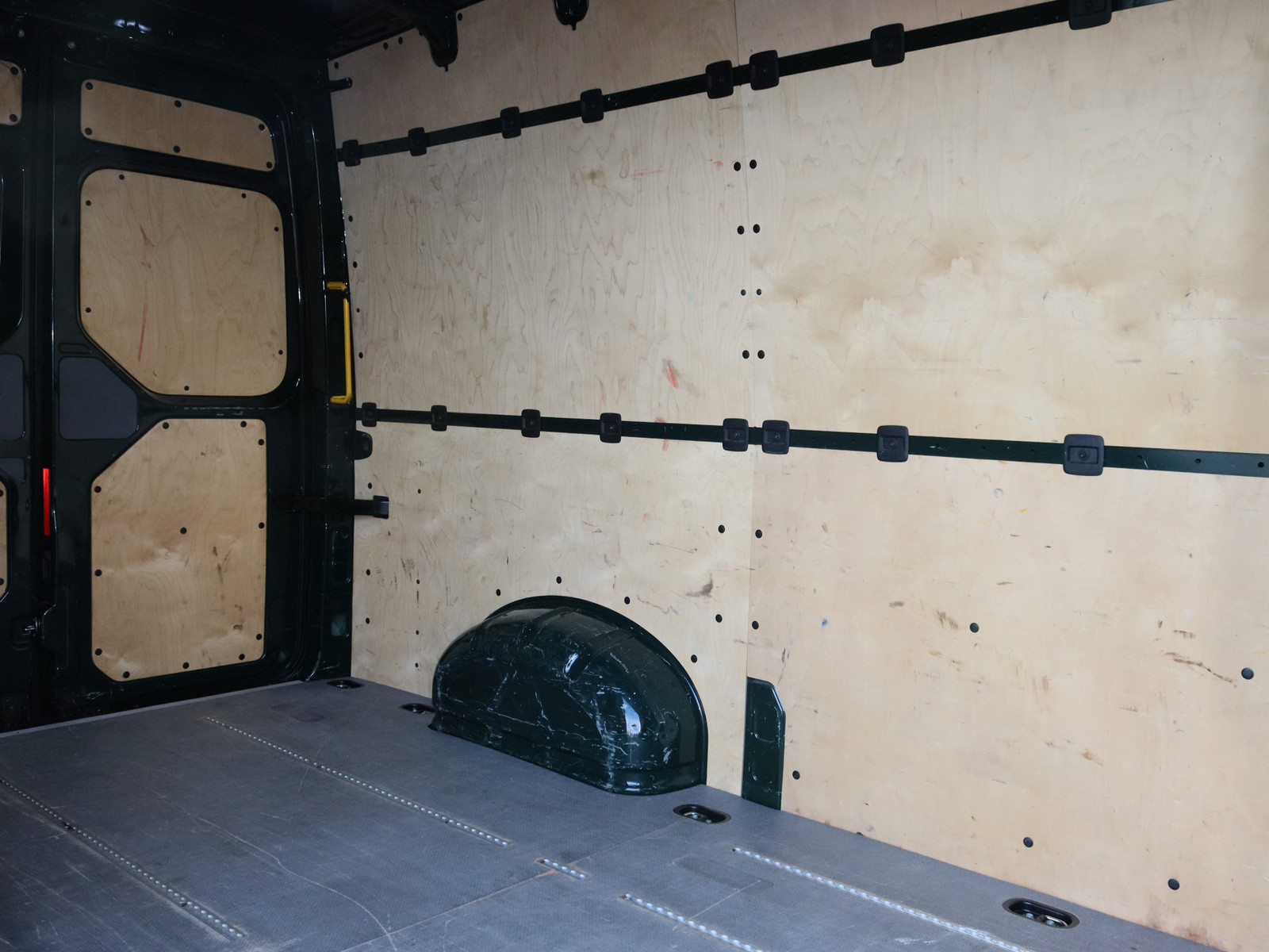 VW Crafter 30 2.0 TDI L2H2 FWD VW Crafter 30 2.0 TDI L2H2 FWD