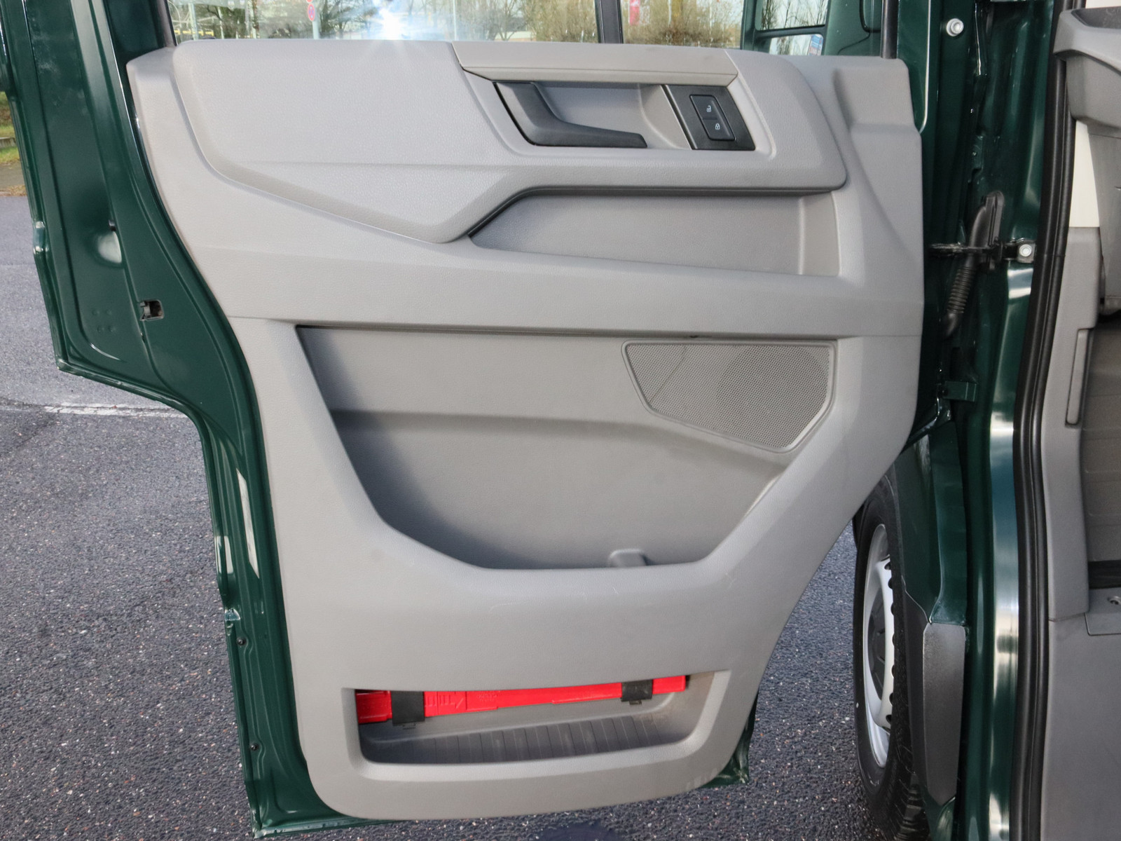 VW Crafter 30 2.0 TDI L2H2 FWD VW Crafter 30 2.0 TDI L2H2 FWD