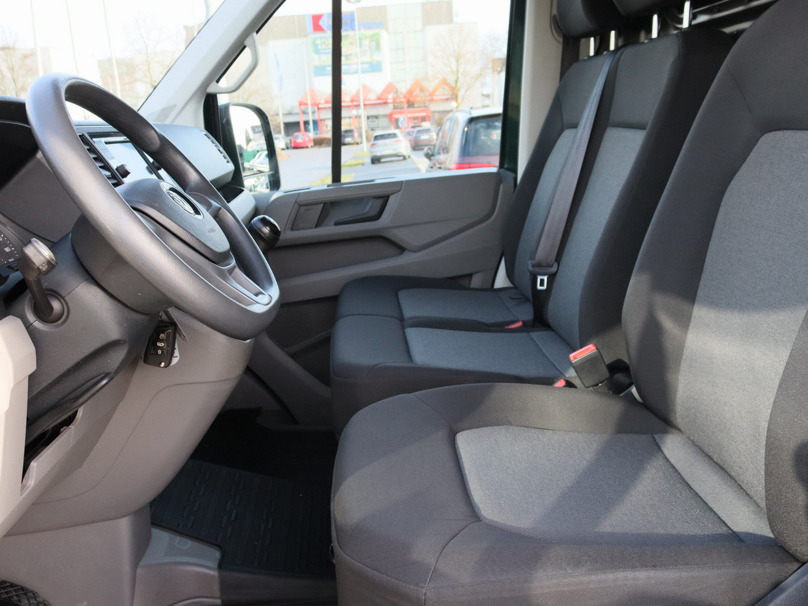 VW Crafter 30 2.0 TDI L2H2 FWD VW Crafter 30 2.0 TDI L2H2 FWD