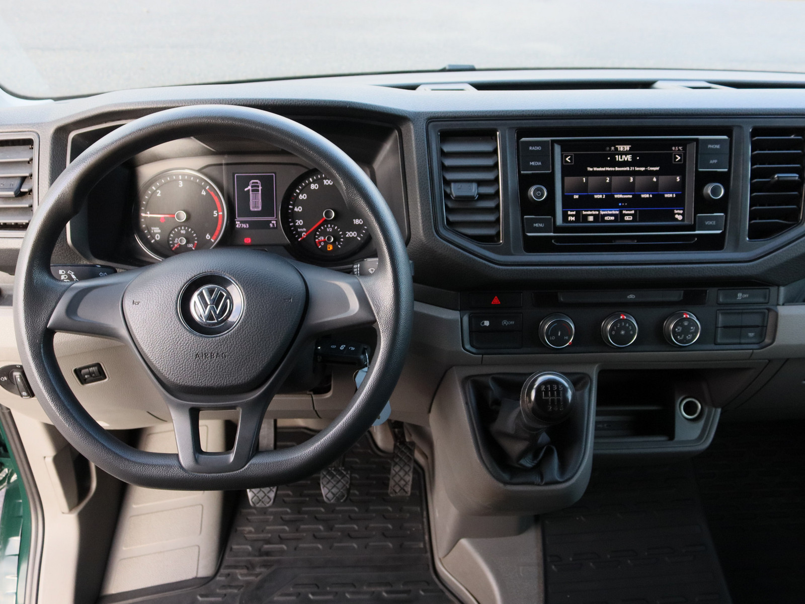 VW Crafter 30 2.0 TDI L2H2 FWD VW Crafter 30 2.0 TDI L2H2 FWD