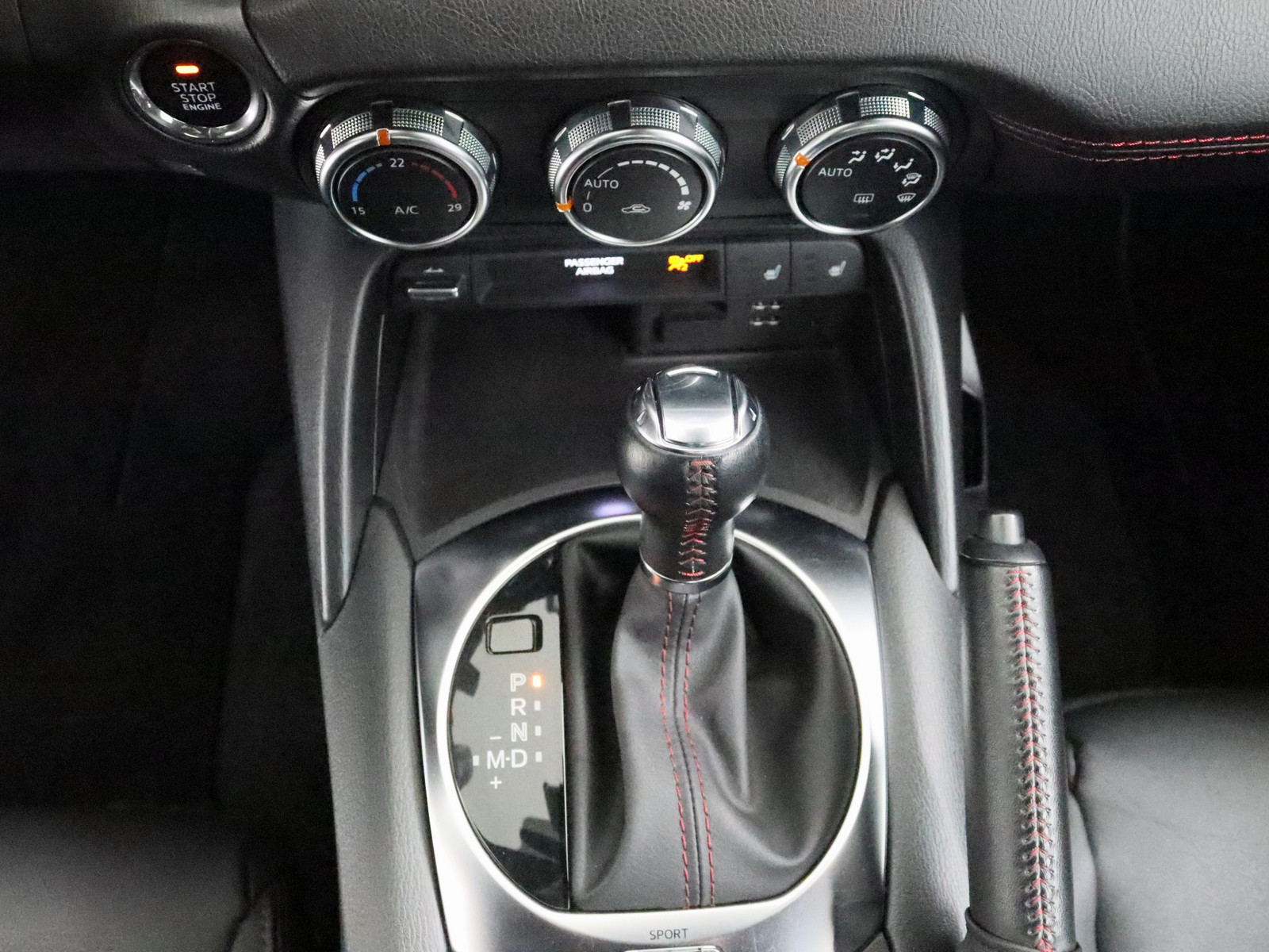 MAZDA MX-5 2.0 Sports-Line RF MAZDA MX-5 2.0 Sports-Line RF