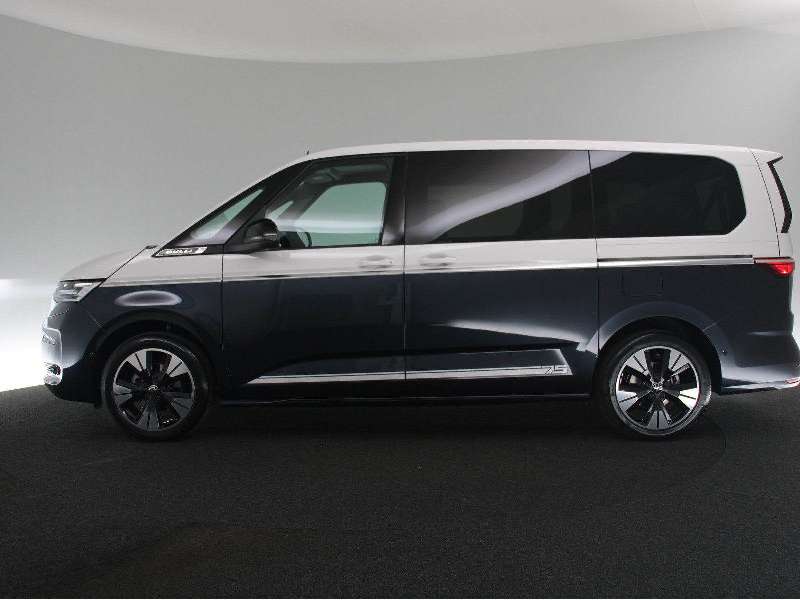 VW T7 Multivan 2.0 TDI Life LÜ VW T7 Multivan 2.0 TDI Life LÜ