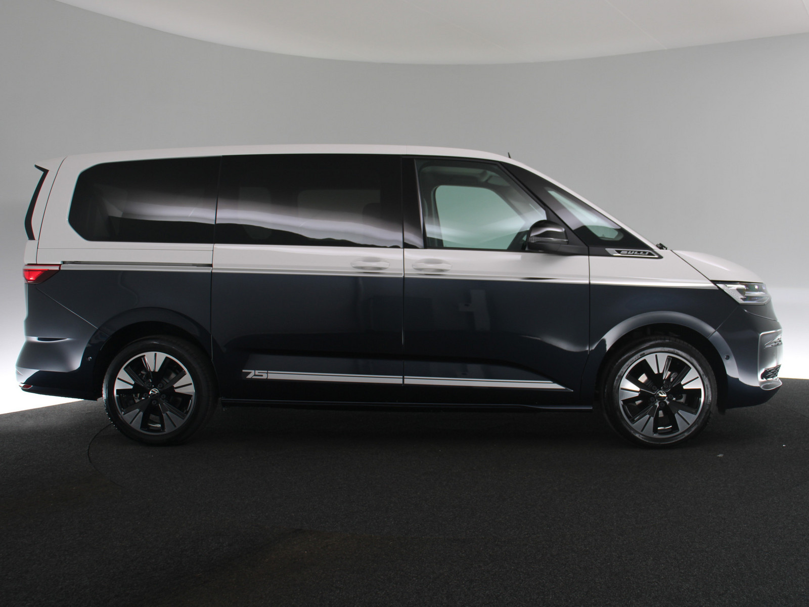 VW T7 Multivan 2.0 TDI Life LÜ VW T7 Multivan 2.0 TDI Life LÜ