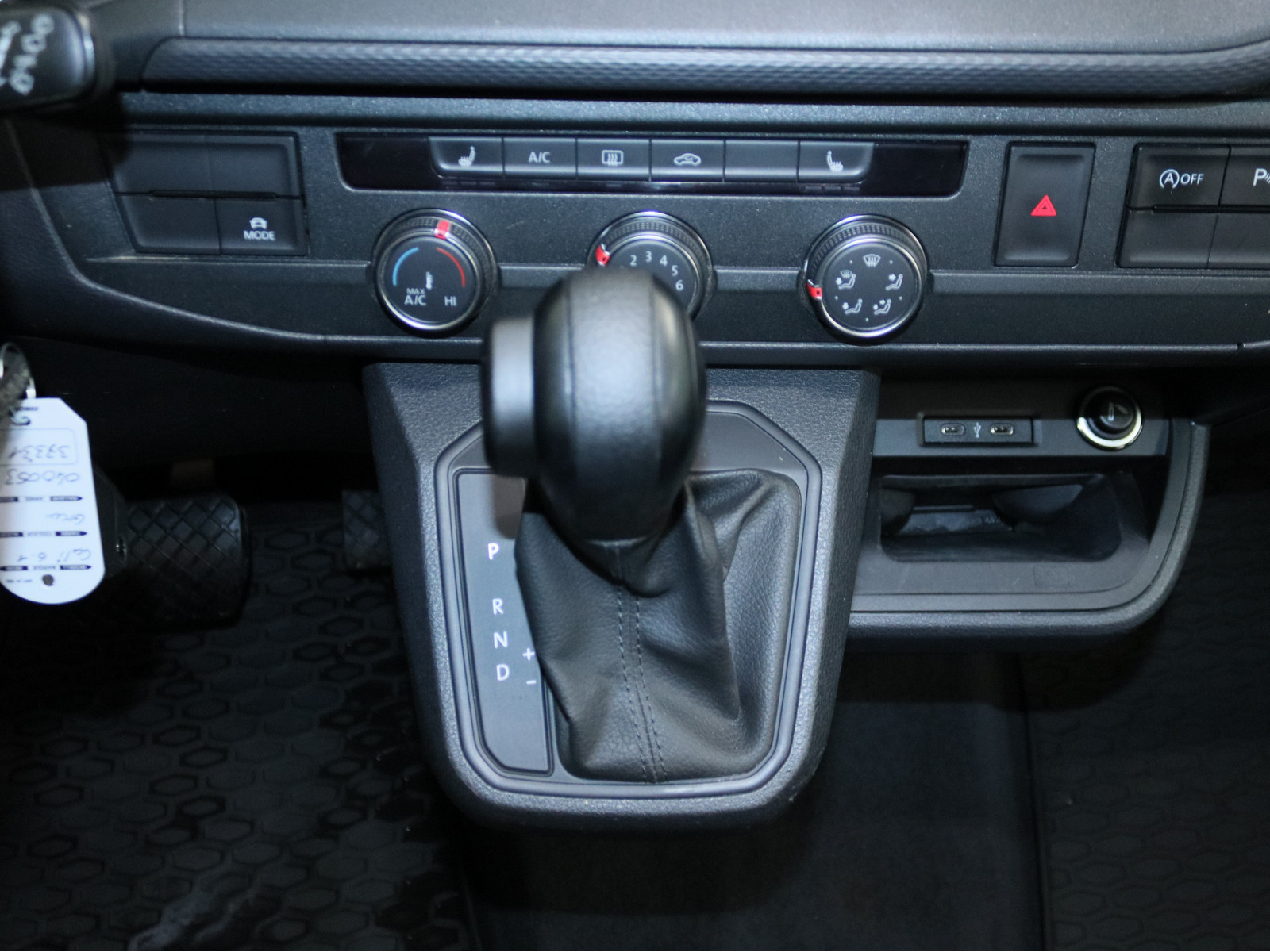 VW T6.1 California 2.0 TDI California Beach Tour 4Motion VW T6.1 California 2.0 TDI California Beach Tour 4Motion