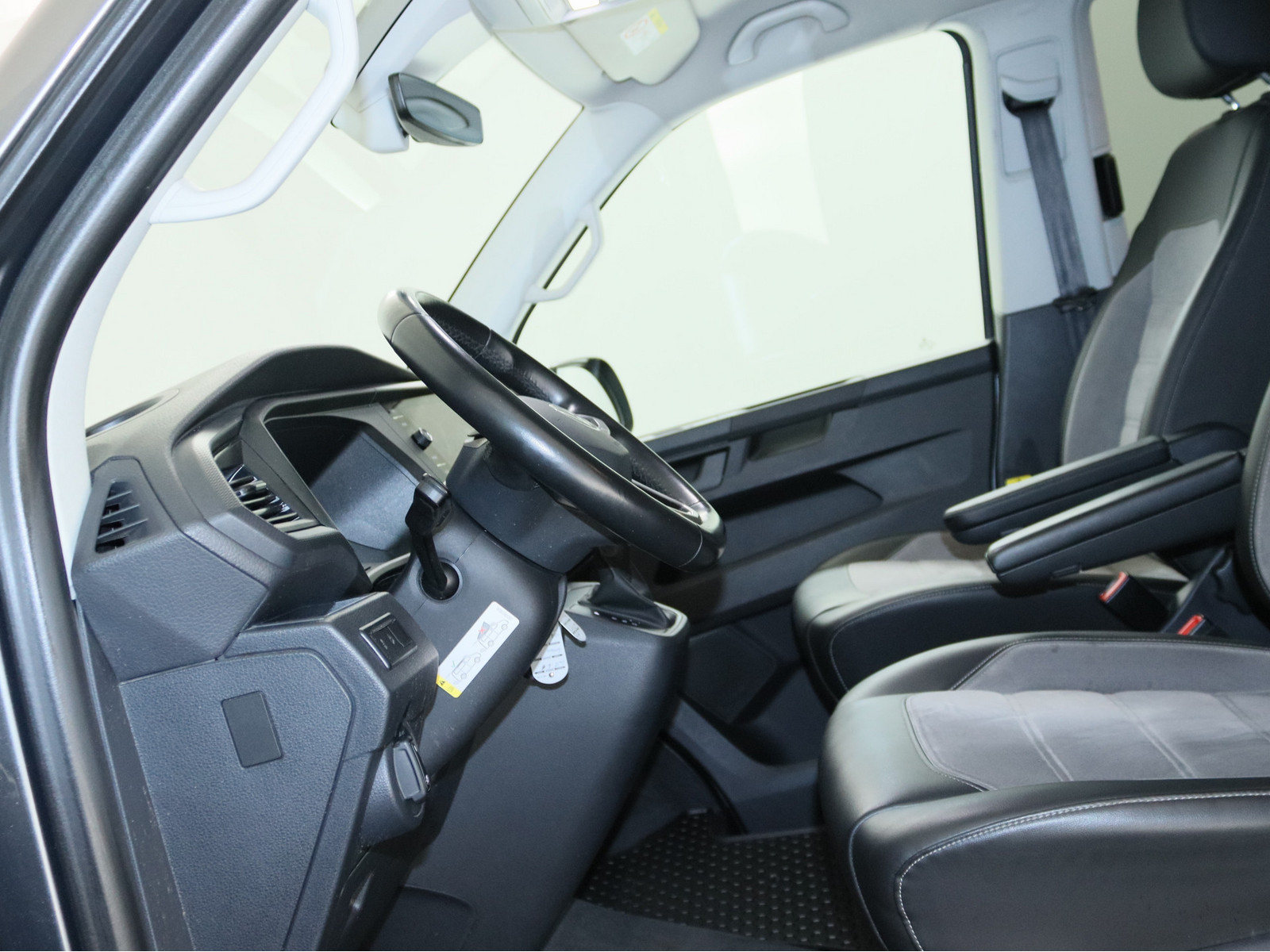 VW T6.1 California 2.0 TDI California Beach Tour 4Motion VW T6.1 California 2.0 TDI California Beach Tour 4Motion