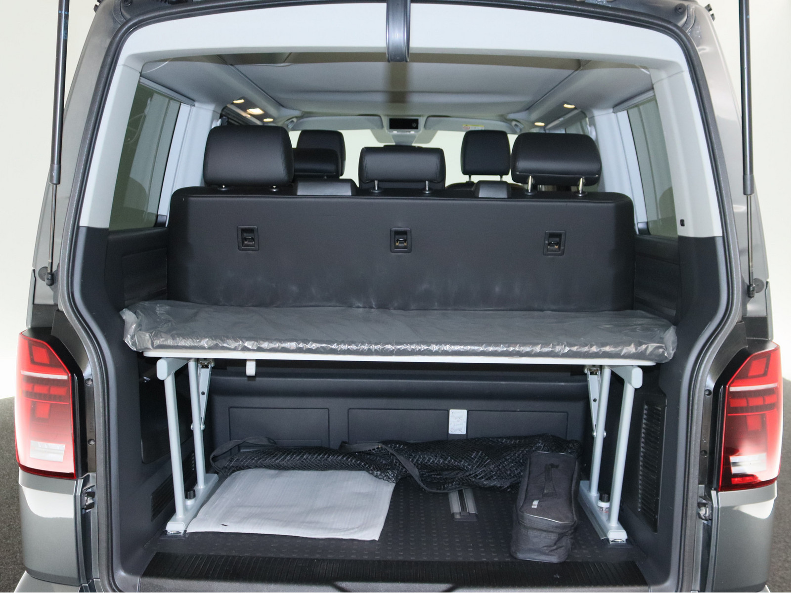 VW T6.1 California 2.0 TDI California Beach Tour 4Motion VW T6.1 California 2.0 TDI California Beach Tour 4Motion