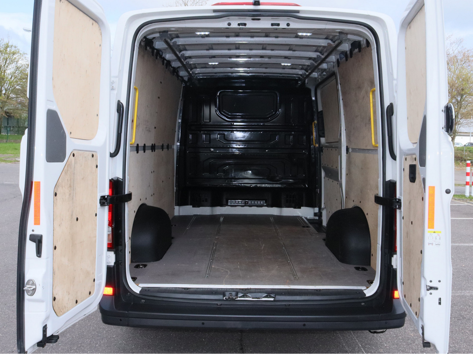 VW Crafter 35 Kasten 2.0 TDI L2H1 VW Crafter 35 Kasten 2.0 TDI L2H1