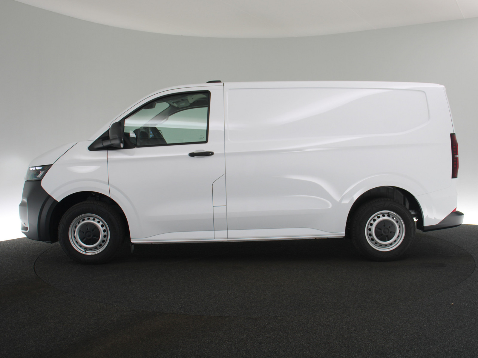 VW Transporter Kasten Motor: 2,5 l eHybrid SOFORT verfügbar VW Transporter Kasten Motor: 2,5 l eHybrid SOFORT verfügbar