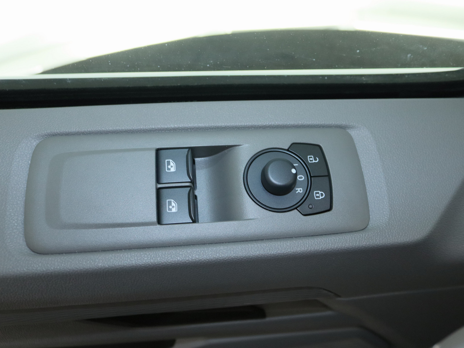 VW Transporter Kasten Motor: 2,5 l eHybrid SOFORT verfügbar VW Transporter Kasten Motor: 2,5 l eHybrid SOFORT verfügbar