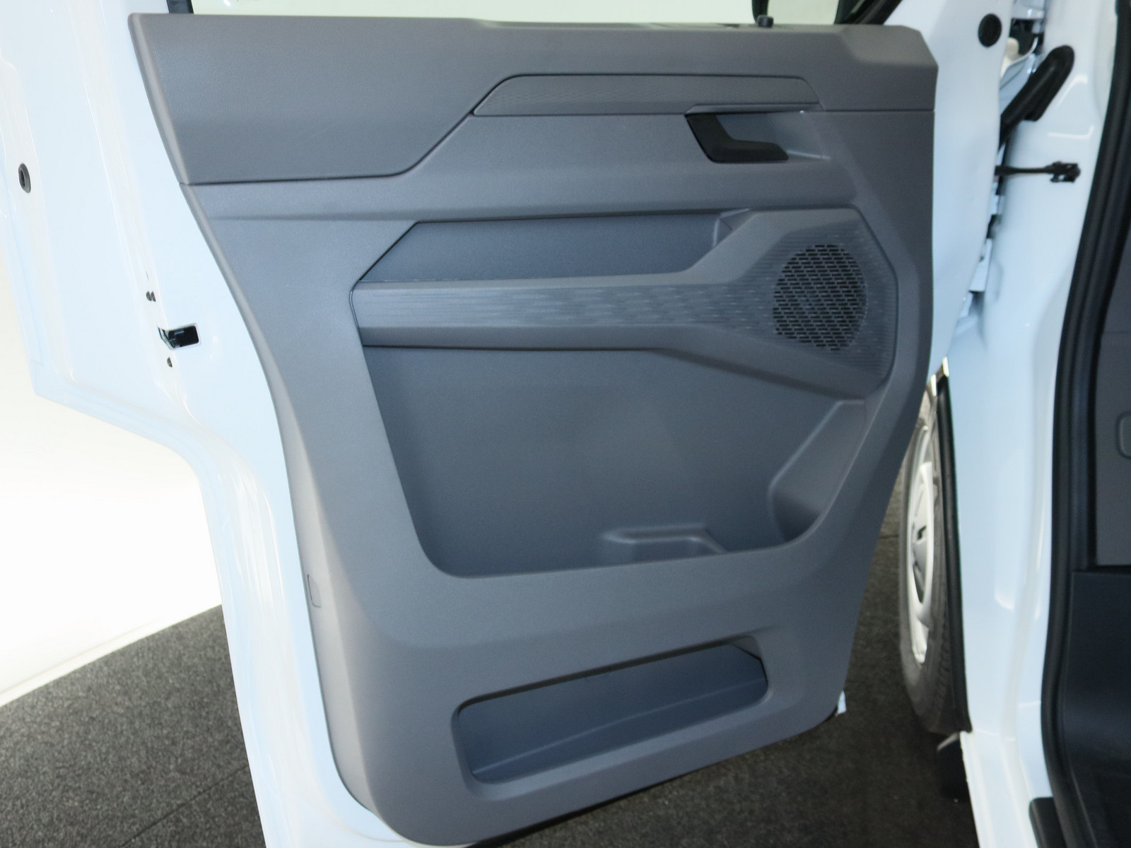 VW Transporter Kasten Motor: 2,5 l eHybrid SOFORT verfügbar VW Transporter Kasten Motor: 2,5 l eHybrid SOFORT verfügbar