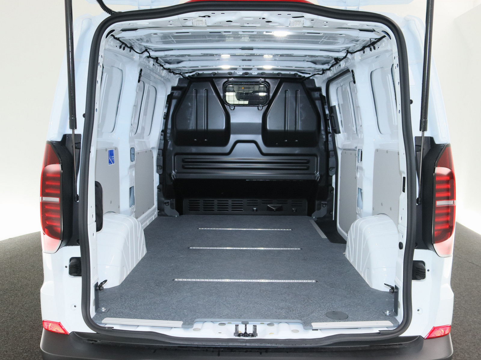 VW Transporter Kasten Motor: 2,5 l eHybrid SOFORT verfügbar VW Transporter Kasten Motor: 2,5 l eHybrid SOFORT verfügbar