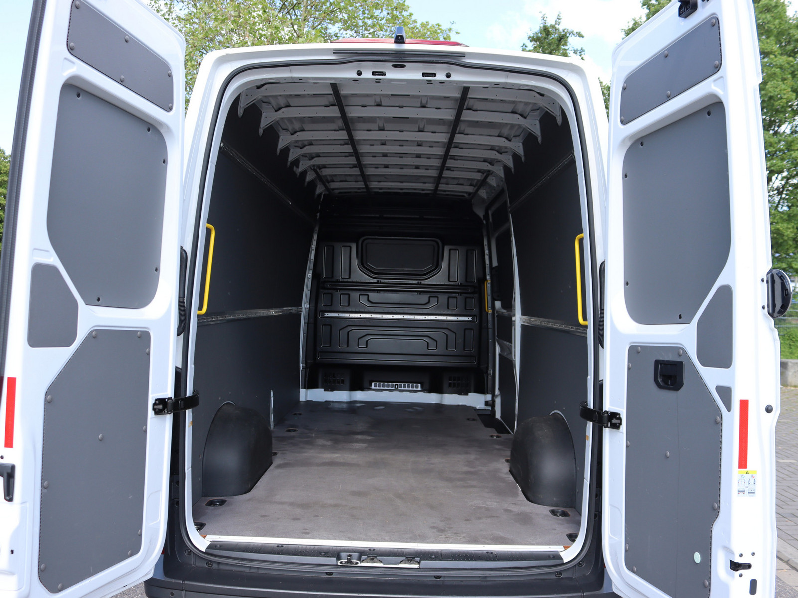 VW Crafter Kasten 35 2.0 TDI L3H2 VW Crafter Kasten 35 2.0 TDI L3H2