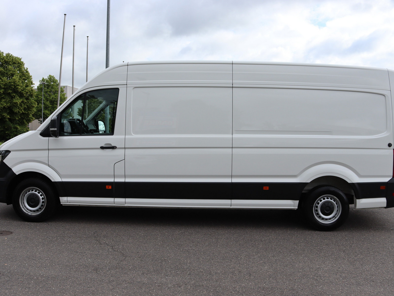 VW Crafter 35 2.0 TDI L3H2 FWD VW Crafter 35 2.0 TDI L3H2 FWD