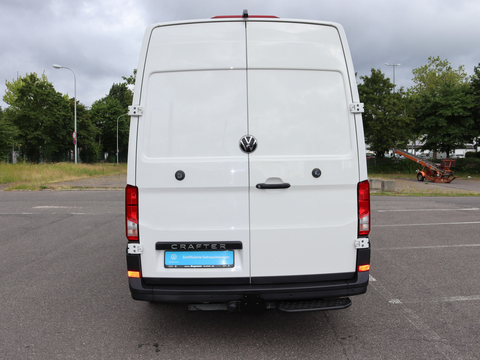 VW Crafter 35 2.0 TDI L3H2 FWD VW Crafter 35 2.0 TDI L3H2 FWD