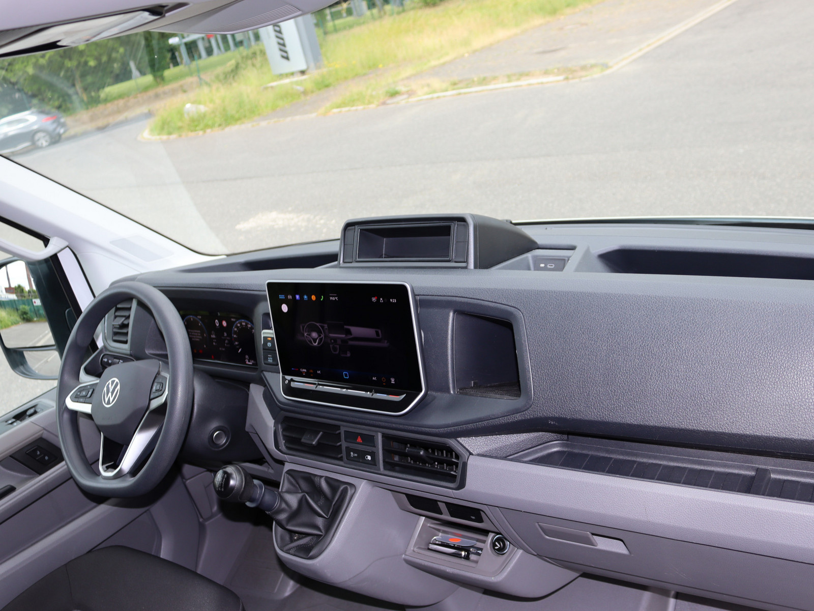 VW Crafter 35 2.0 TDI L3H2 FWD VW Crafter 35 2.0 TDI L3H2 FWD