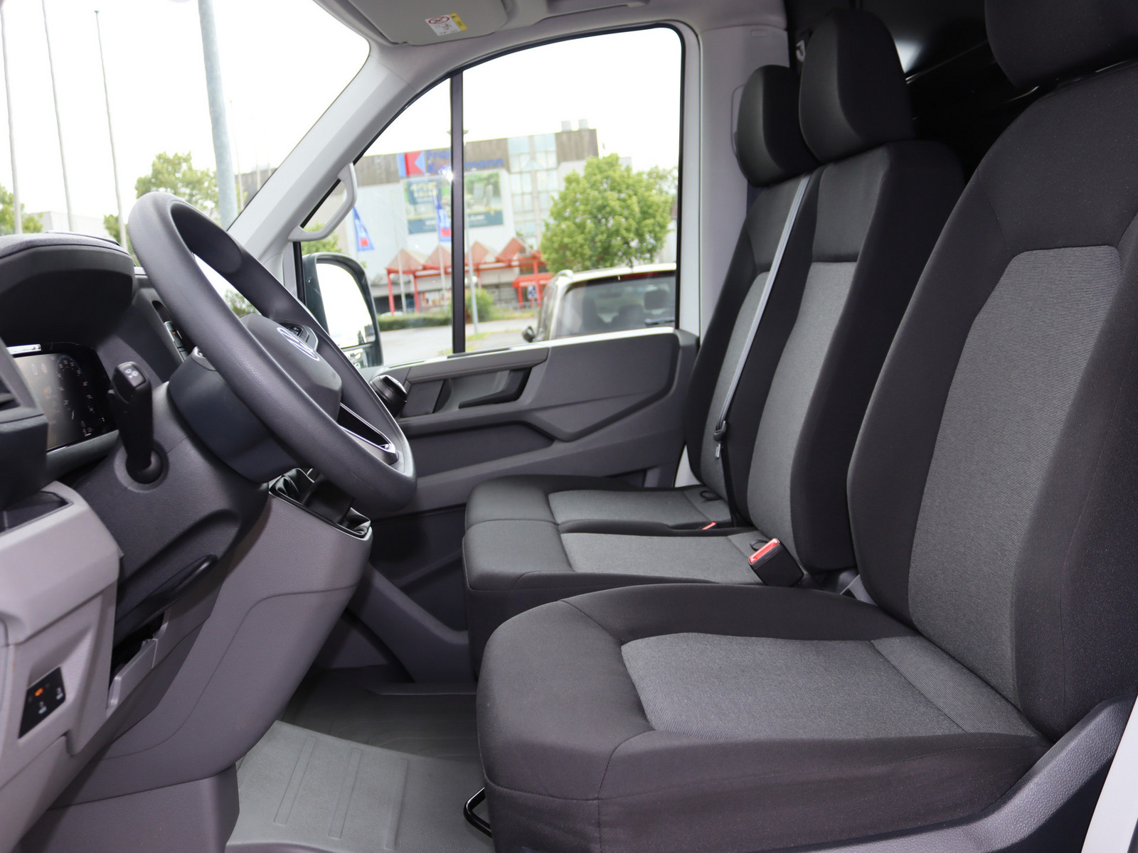 VW Crafter 35 2.0 TDI L3H2 FWD VW Crafter 35 2.0 TDI L3H2 FWD