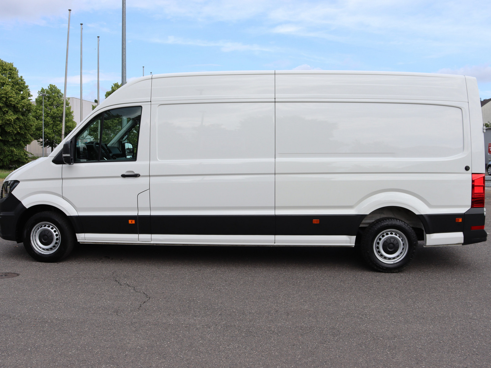 VW Crafter 35 2.0 TDI L3H2 FWD VW Crafter 35 2.0 TDI L3H2 FWD
