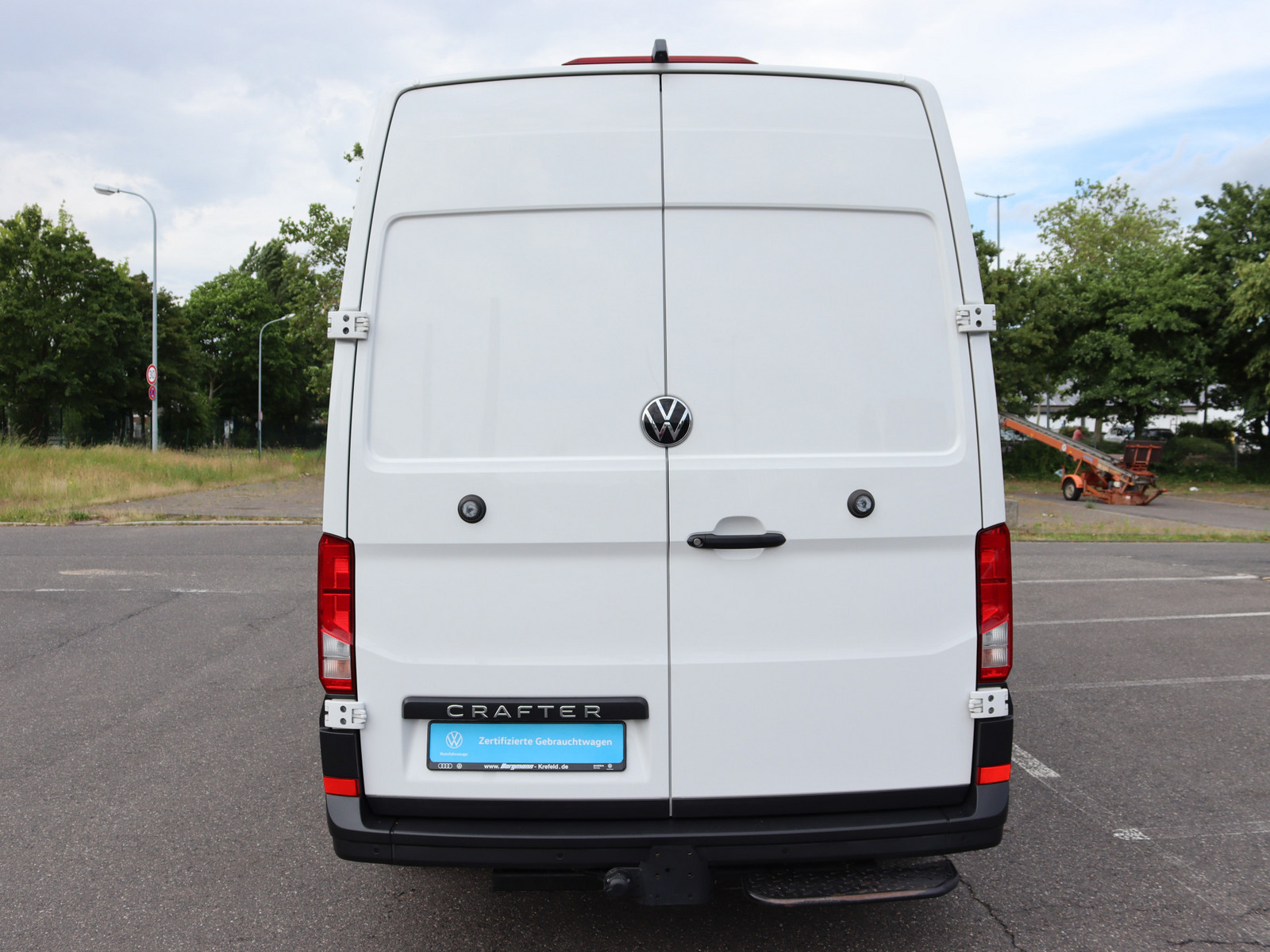 VW Crafter 35 2.0 TDI L3H2 FWD VW Crafter 35 2.0 TDI L3H2 FWD