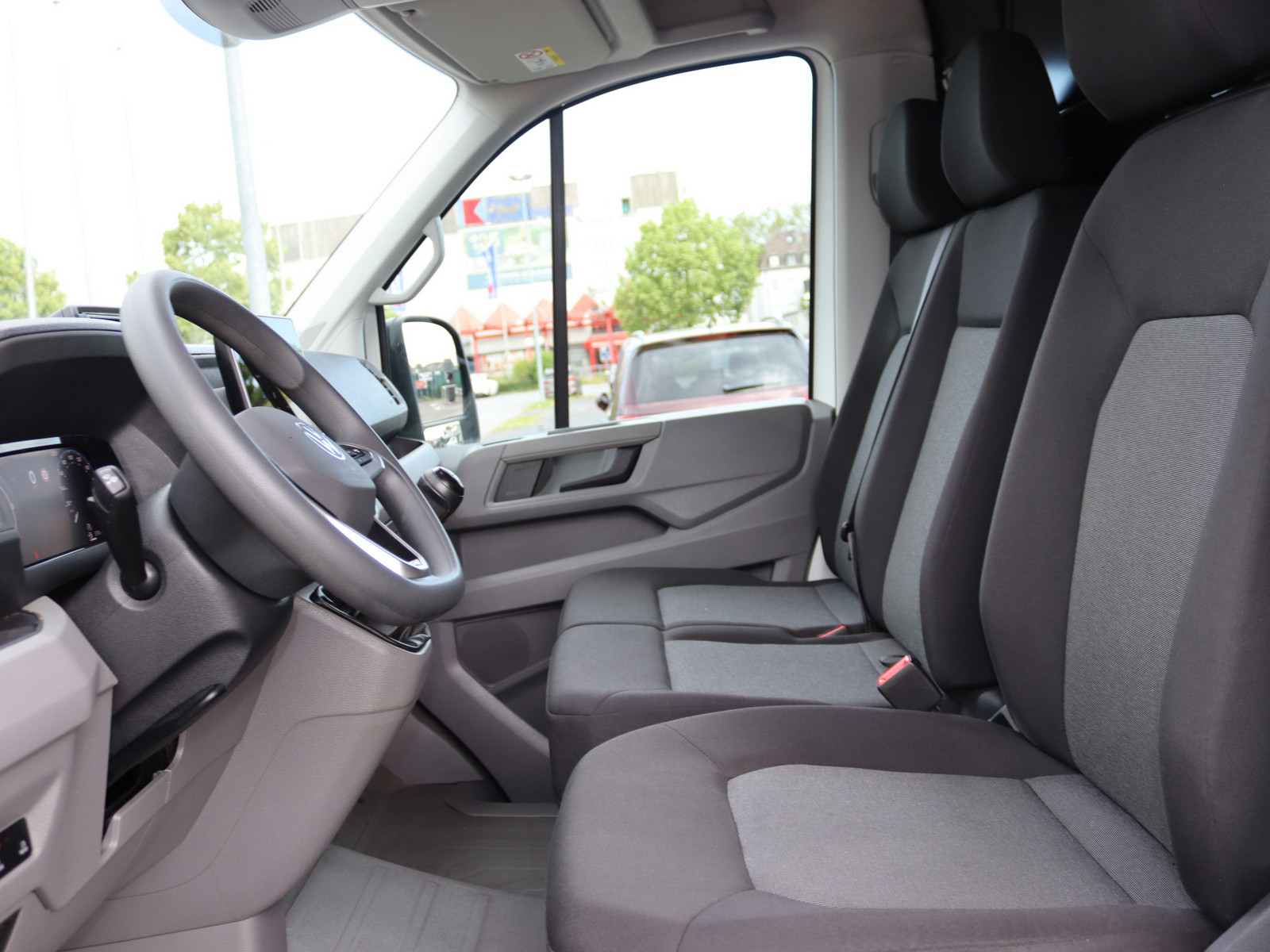 VW Crafter 35 2.0 TDI L3H2 FWD VW Crafter 35 2.0 TDI L3H2 FWD