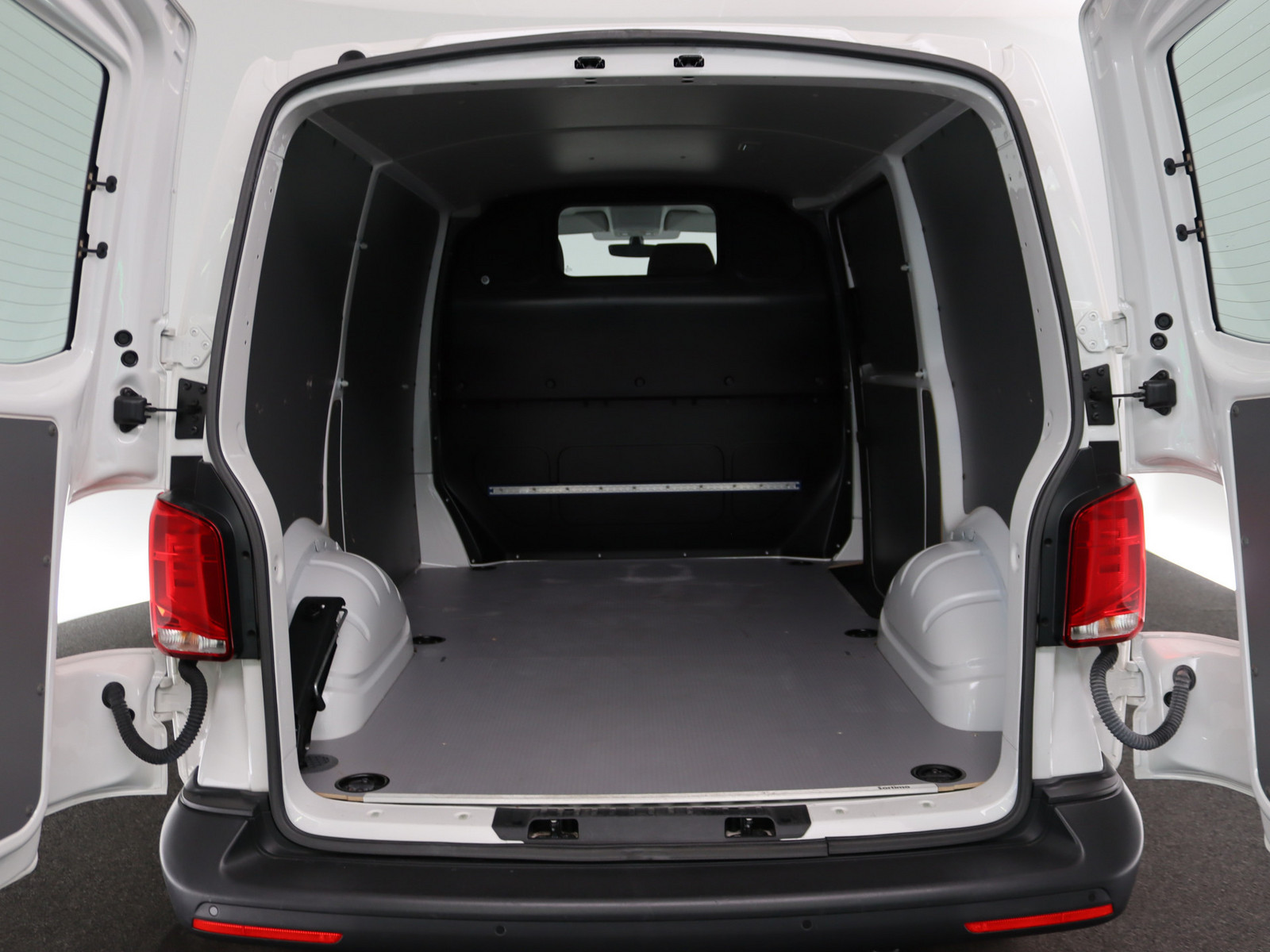VW T6.1 Transporter Kasten 2.0 TDI VW T6.1 Transporter Kasten 2.0 TDI