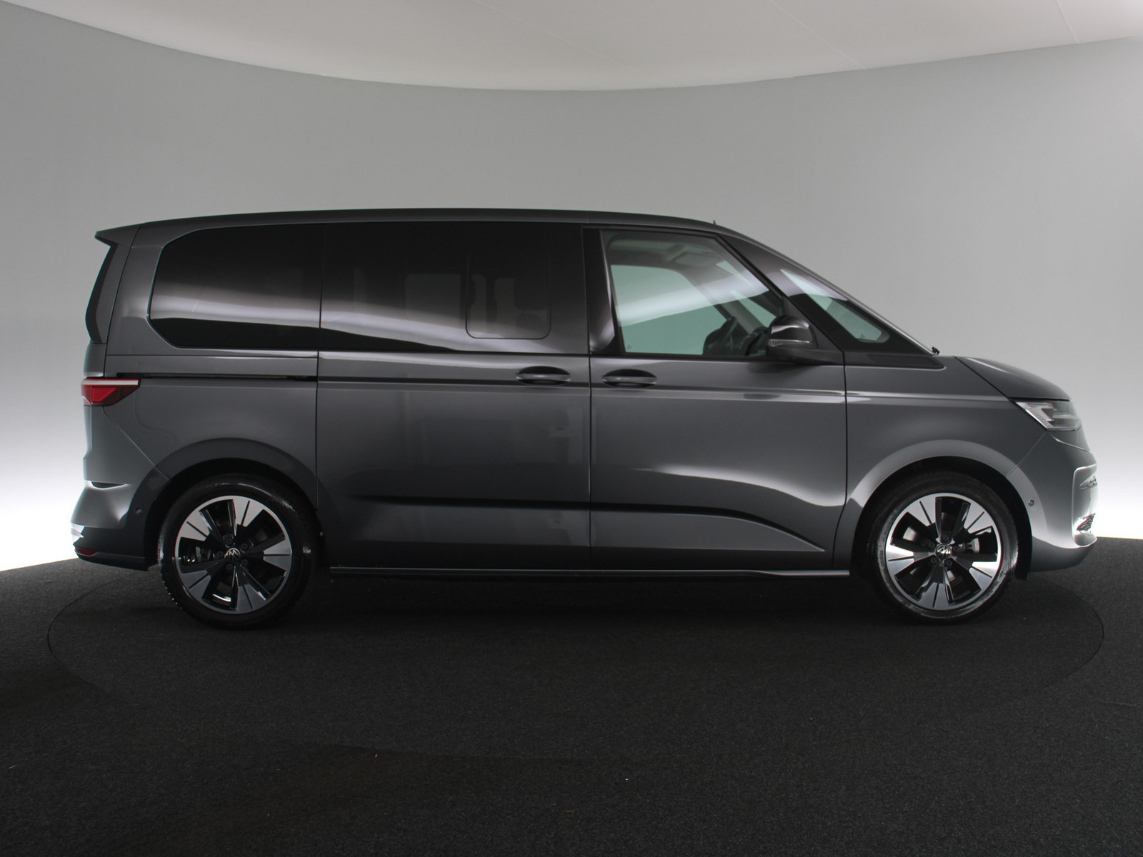 VW T7 Multivan 2.0 TDI Life VW T7 Multivan 2.0 TDI Life